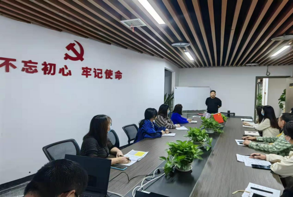 重庆考神教育组织全体员工学习贯彻党的二十大会议精神
