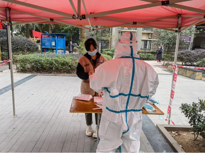 考神教育科技集团重庆运营中心 温暖“疫”线的志愿者身影