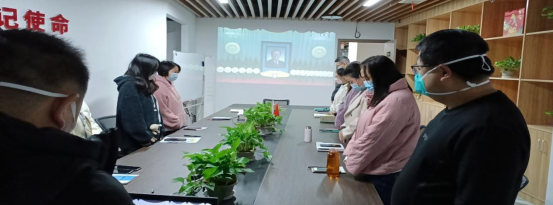 集团重庆运营中心组织全体同仁集中收看江泽民同志追悼大会电视直播