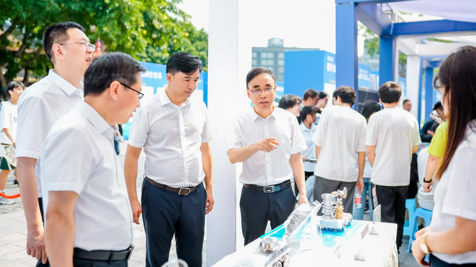 2023年沙坪坝区高校毕业生就业服务暨“全城寻能”数字经济领域职业技能大赛启动仪式在沙坪坝区开幕