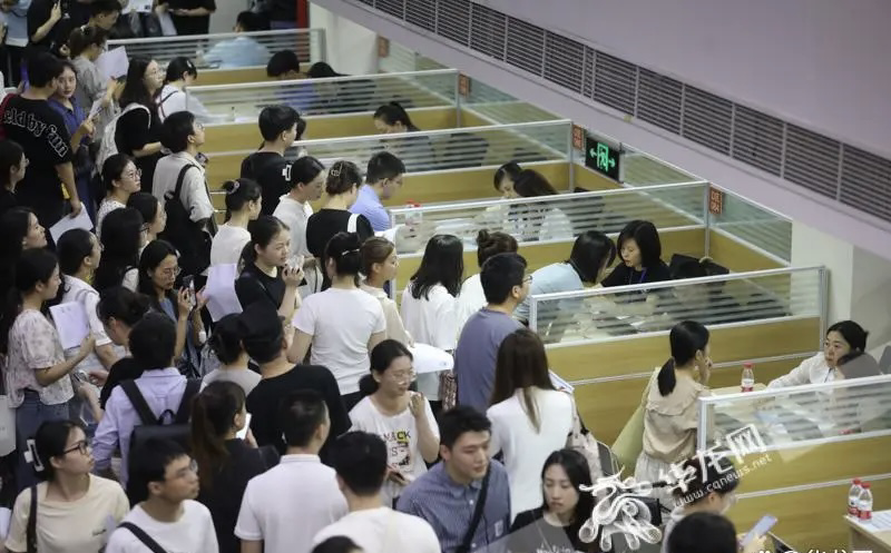 “引才专列”进湖北！“百万人才兴重庆”全国重点高校（秋季）巡回引才活动首站圆满落幕