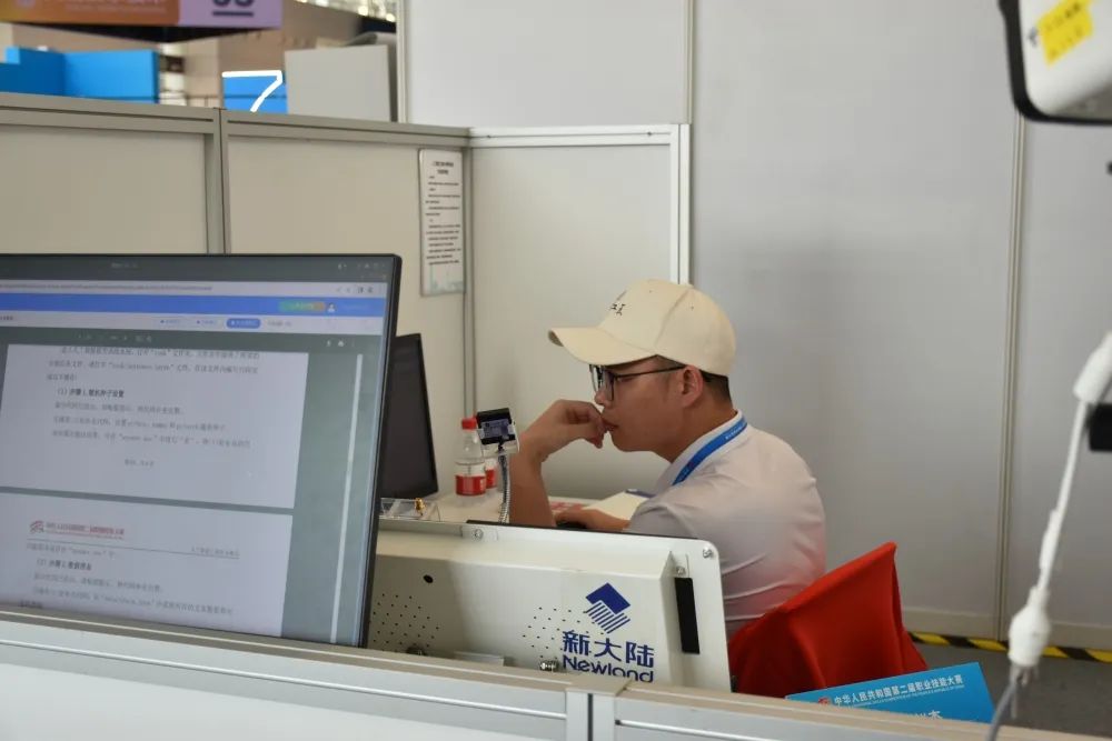 透过技能比拼看以产促技、以技反哺，重庆技能人才与“重庆制造”共同成长——第二届全国技能大赛之赛场深观察