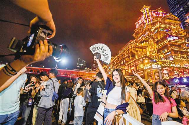 多个OTA平台数据显示，重庆旅游热度位居全国前列——重庆文旅“赢在未来”趋势凸显